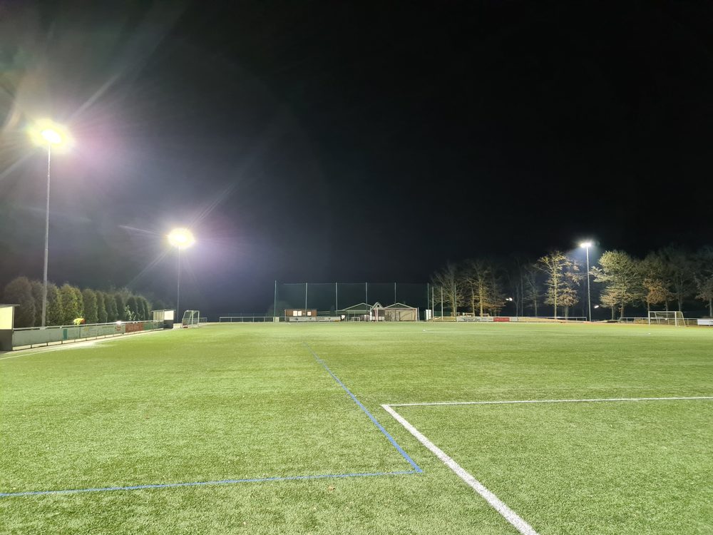Sportplatz-Flutlicht — Referenzprojekt von Elektroservice Weber