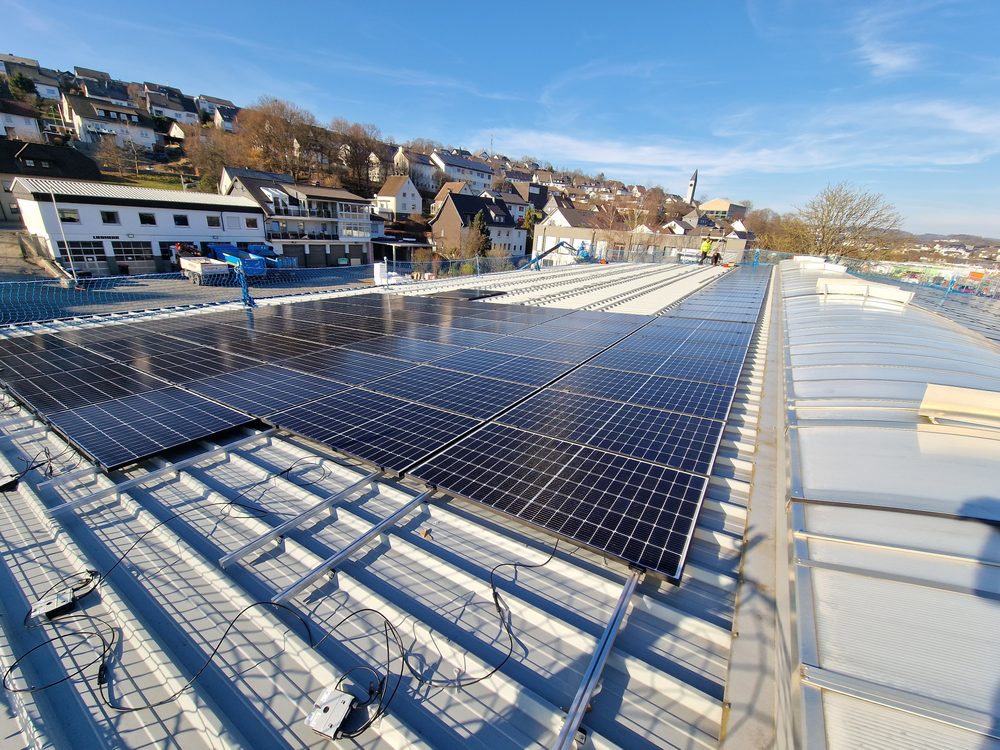 Gewerbehalle im Gewerbegebiet — Referenzprojekt von Elektroservice Weber