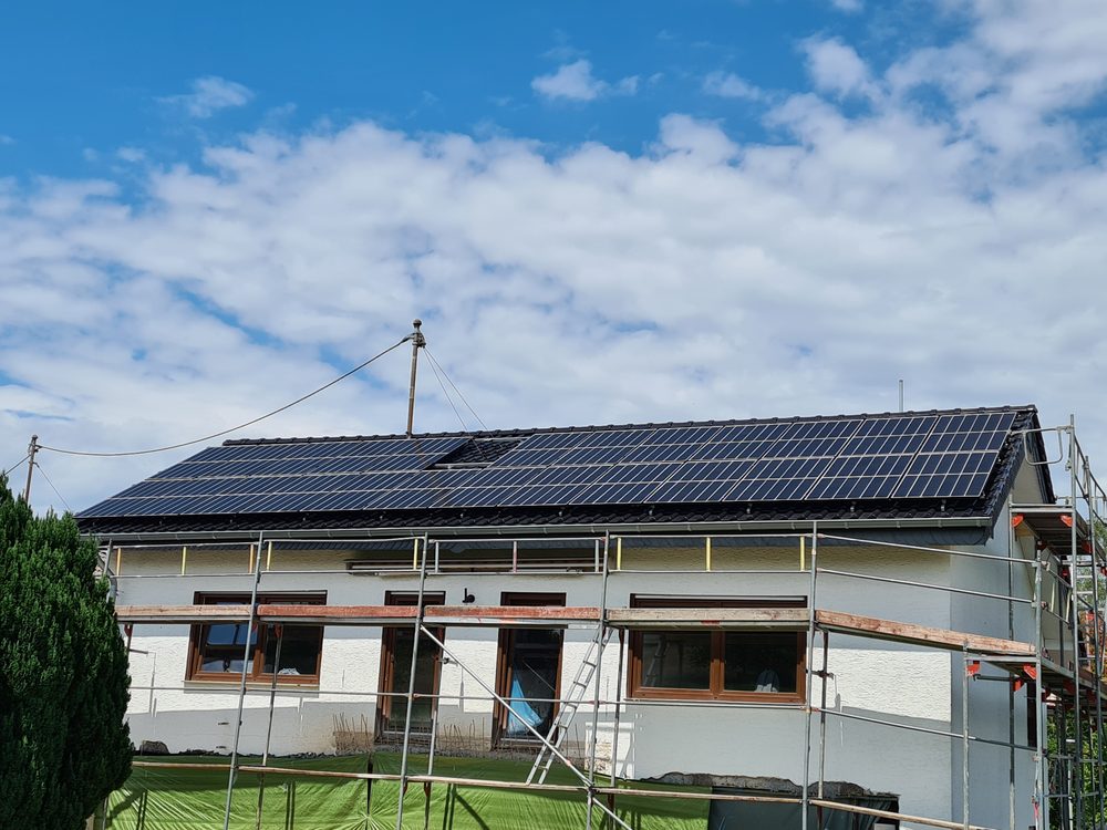 Hangbebauung im Westerwald — Referenzprojekt von Elektroservice Weber