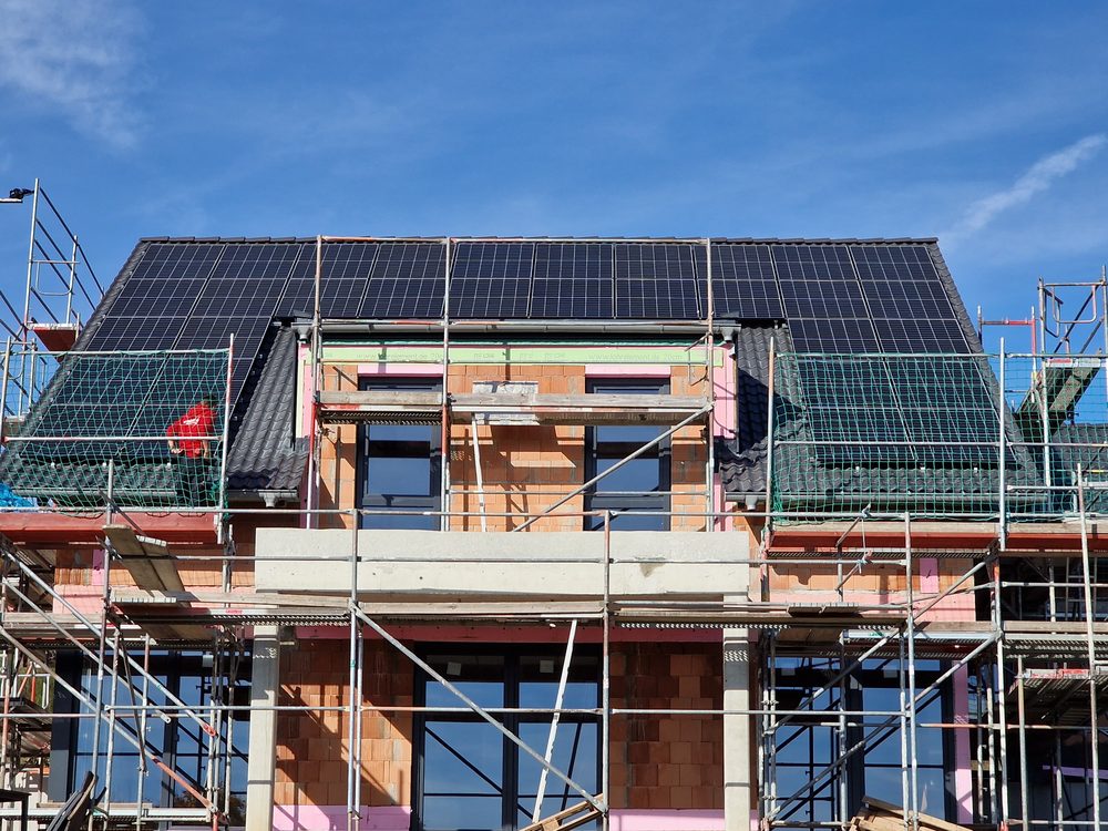 Neubau mit PV und Speicher — Referenzprojekt von Elektroservice Weber